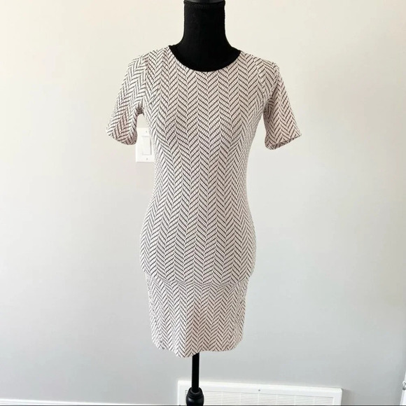 Topshop  Textured Geo Bodycon Dress - Picture 3 of 16